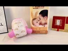 Modenna tira su il pannolino.