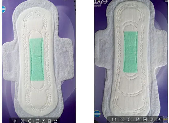 Un buon prezzo. Cuscinetti di cotone naturali eliminabili dei tovaglioli igienici sanitari femminili per i periodi in linea